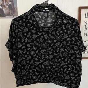 Hot Topic Black and White Mushroom Print Button Down Shirt
